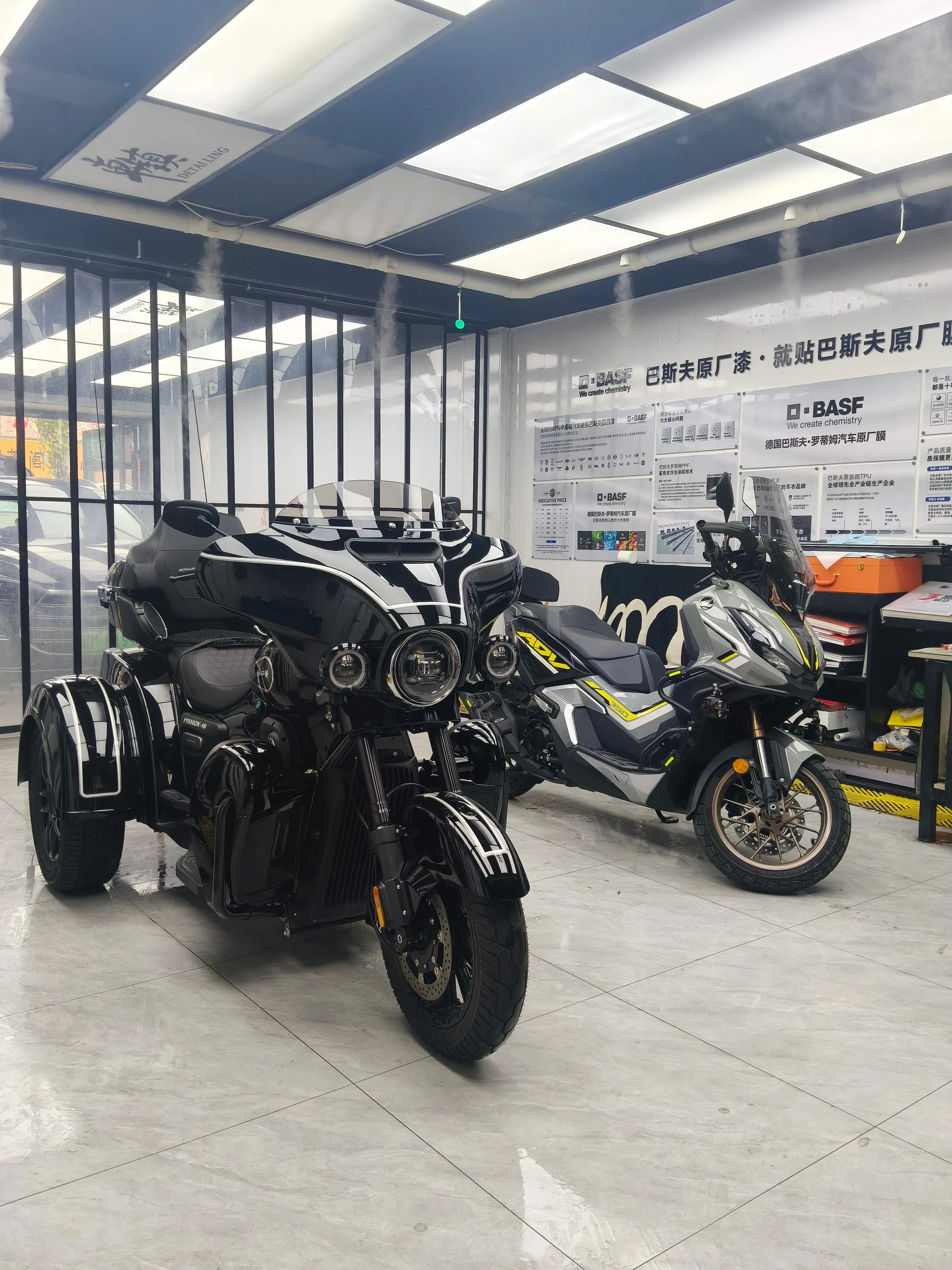 车镇汽车贴膜门店施工区域与室内环境